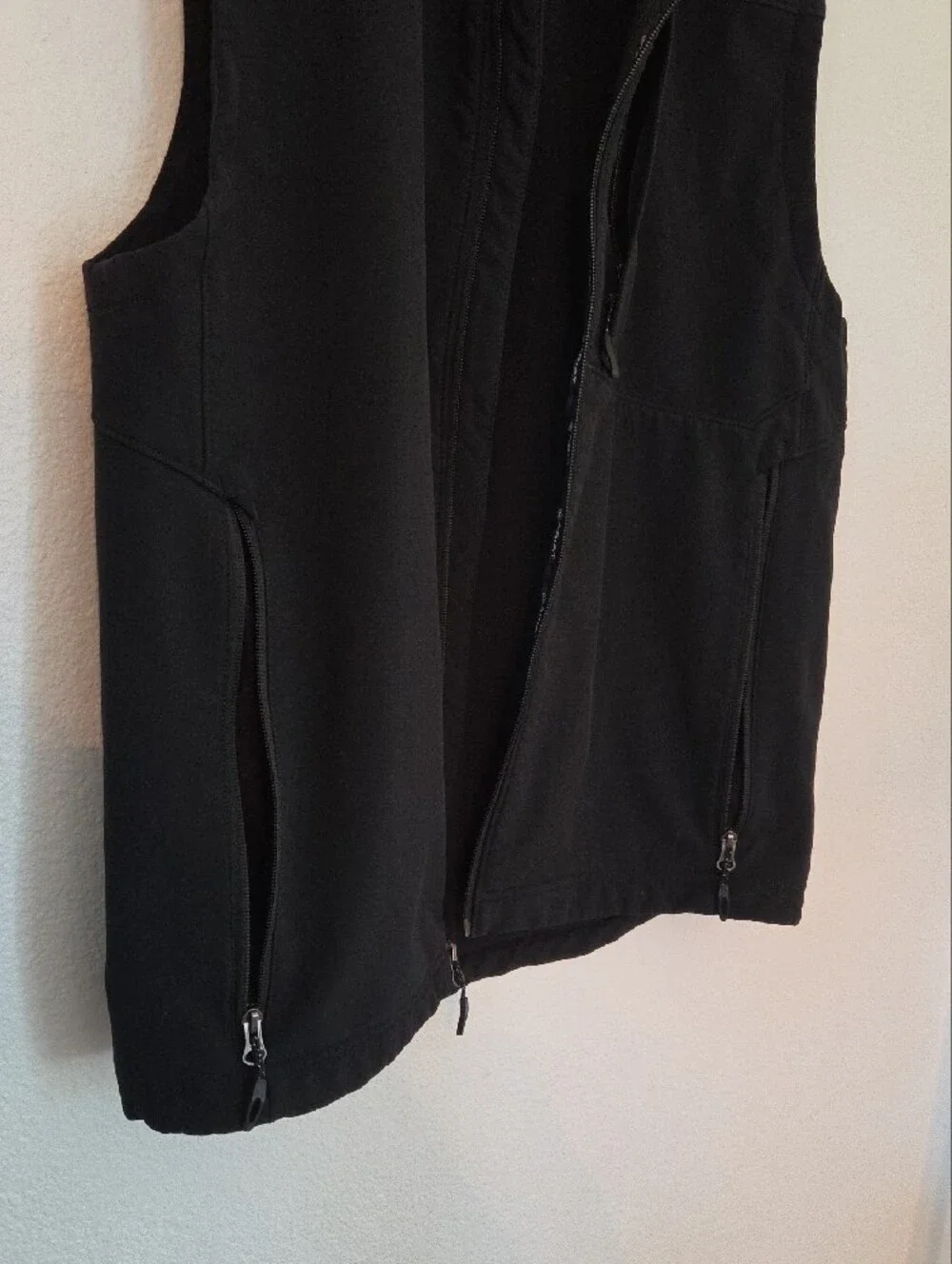 Ariat Men's Black Softshell Vest with Stand Collar